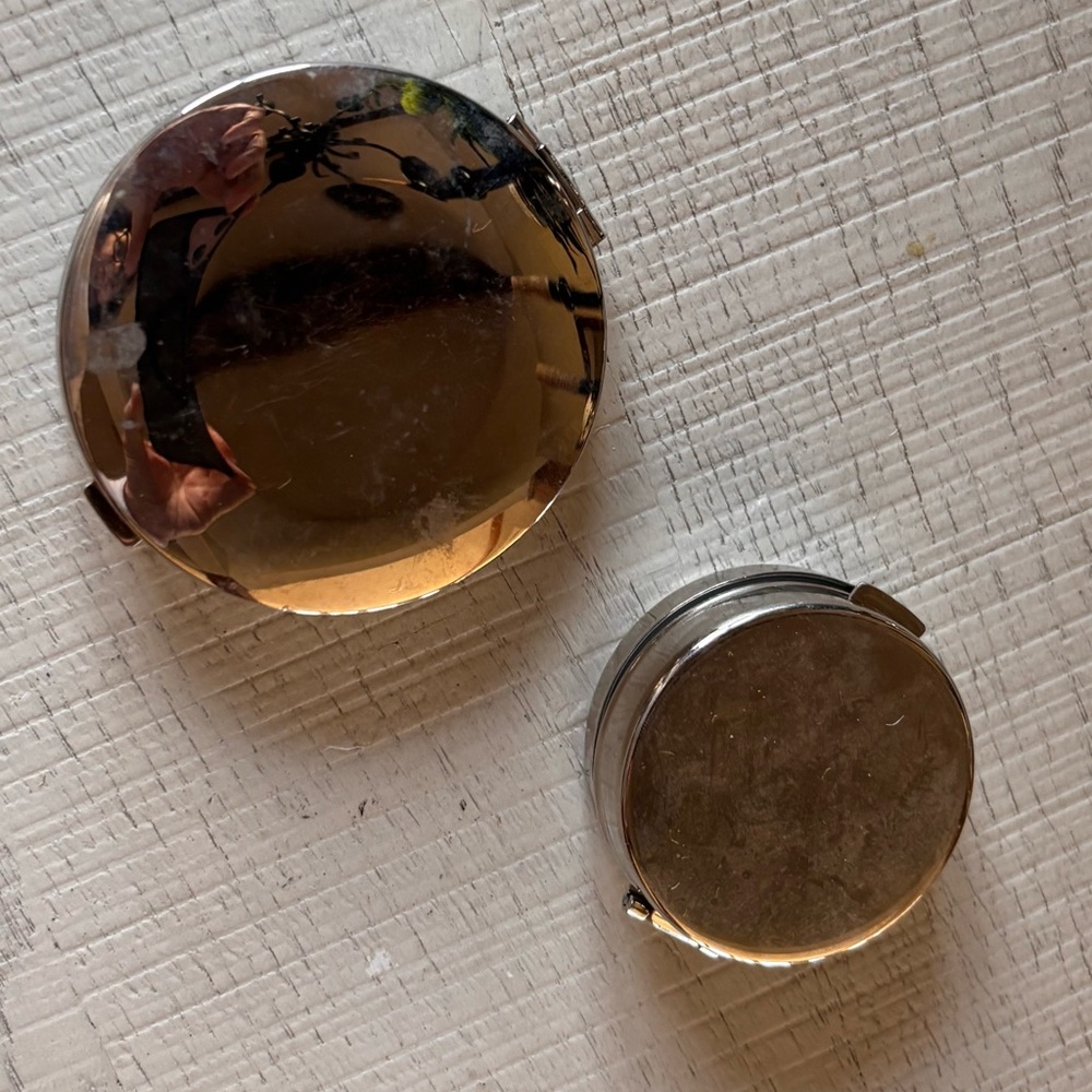 Polished Silver and Mother of Pearl Compact Mirror & Pill Box - Picture 3 of 7